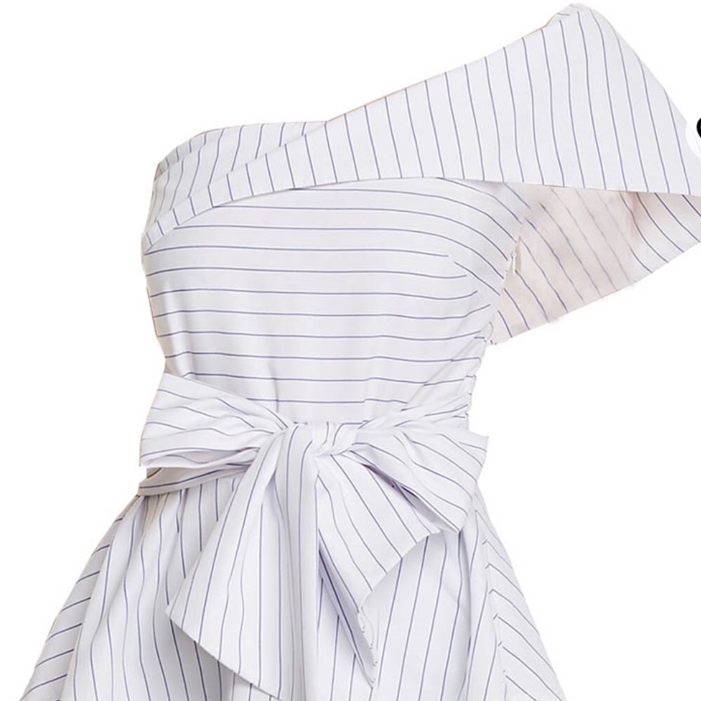 A one shoulder shirt. Free gift